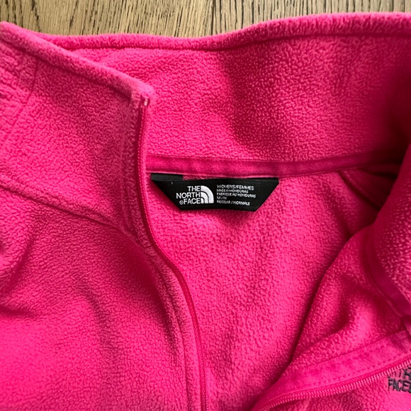 North Face Fleece
Mock 1/4 zip
Size M - Picture 2 of 3